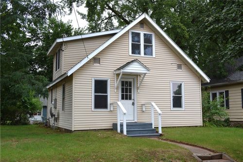 1704 9th St, Eau Claire, WI, 54703-5133 | Card Image