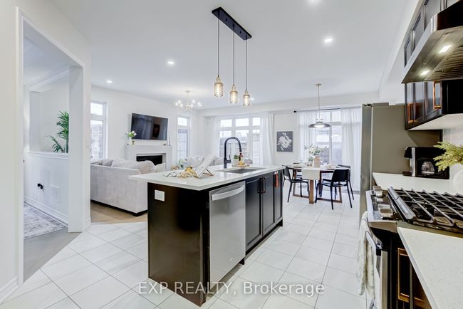 42 Prunella Cres, House attached with 4 bedrooms, 4 bathrooms and 4 parking in Holland Landing ON | Image 12