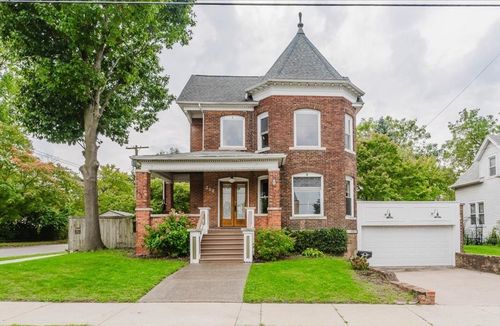 302 W Wood St, Bloomington, IL, 61701-6471 | Card Image