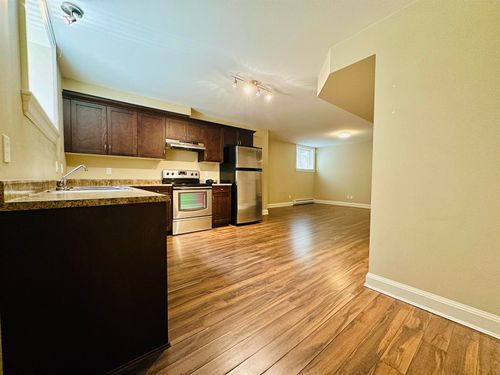 2895 Edgemont Blvd, North Vancouver, BC, V7R2N3 | Card Image