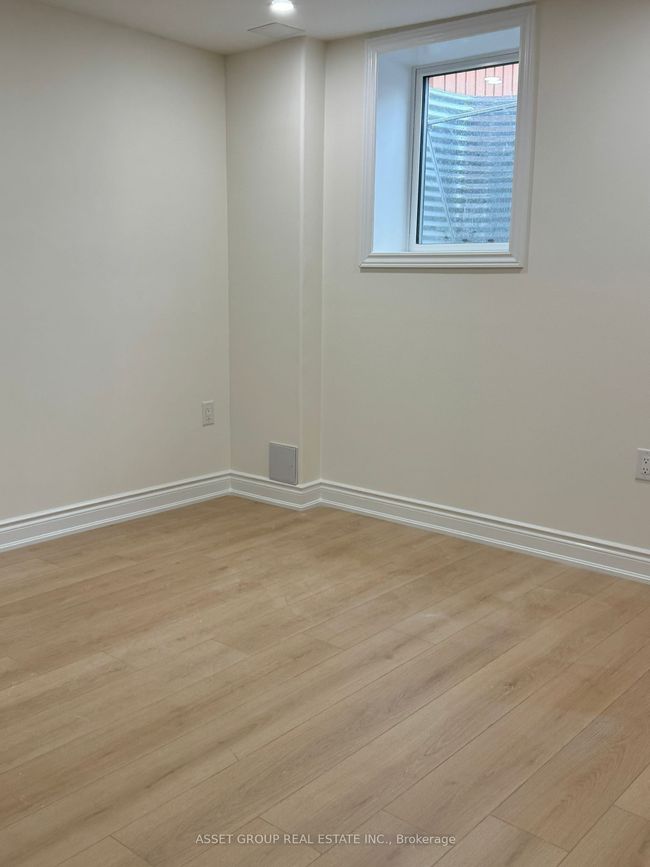 BSMNT - 39 Royal Links Cir, House other with 2 bedrooms, 2 bathrooms and 2 parking in Brampton ON | Image 4