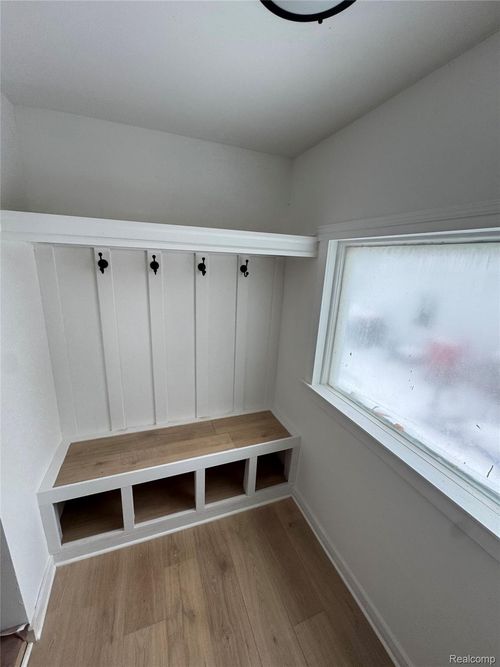 20960 Westhampton Ave, Southfield, MI, 48075-7921 | Card Image