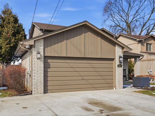 34245 Jefferson Ave, Harrison Township, MI, 48045-3231 | Card Image