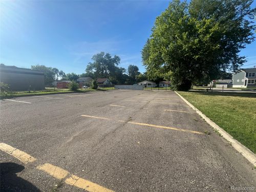 427 E 8 Mile Rd, Hazel Park, MI, 48030-2540 | Card Image