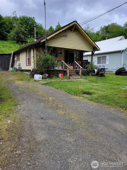 1534 Larch St, Raymond, WA, 98577-1110 | Card Image