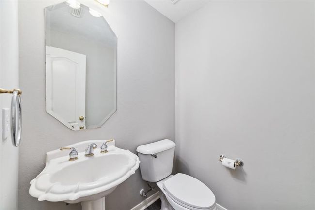 Half bath downstair | Image 19