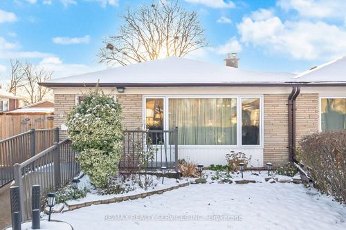 9 Aintree Cres, Brampton, ON, L6T2T2 | Card Image