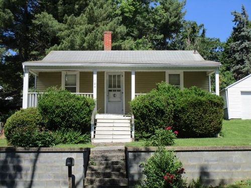106 Grubert Ave, Staunton, VA, 24401-2943 | Card Image
