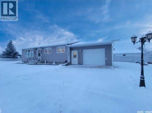 4920 Express Ave, Macklin, SK, S0L | Card Image
