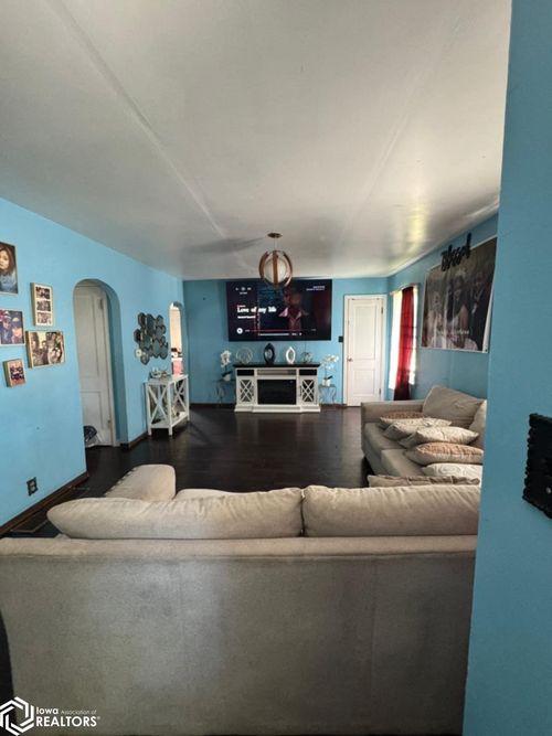 1141 Walnut St, Webster City, IA, 50595-1928 | Card Image