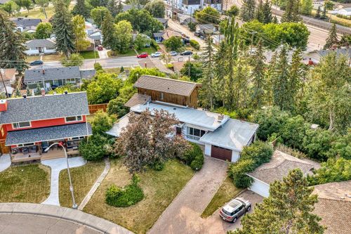 15 Glenview Dr Sw, Calgary, AB, T3E4H4 | Card Image