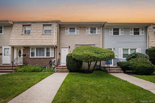 18 Alan Rd, Spring Valley, NY, 10977-6048 | Card Image