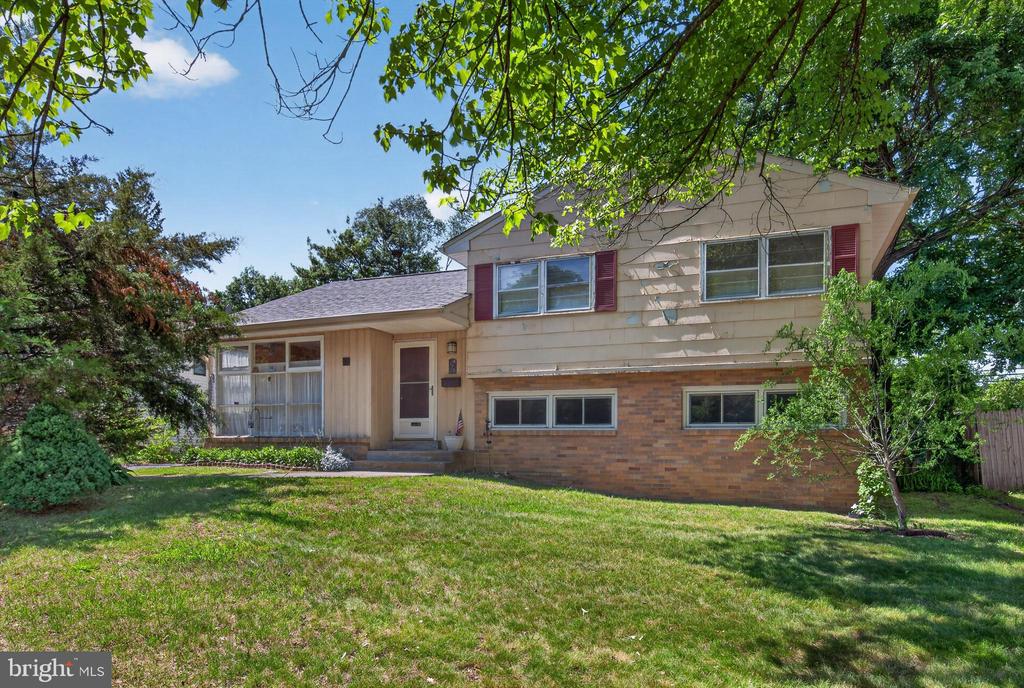 Residential in CLAYMONT 2