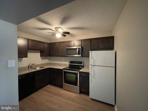 69a-860 Putnam Blvd, WALLINGFORD, PA, 19086-6705 | Card Image