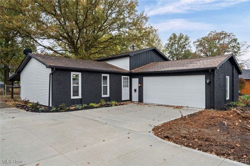 1423 Narragansett Blvd, Lorain, OH, 44053-3516 | Card Image