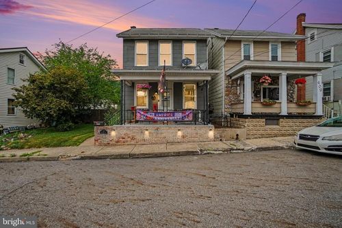 411 Elizabeth St, WILLIAMSTOWN, PA, 17098-1306 | Card Image