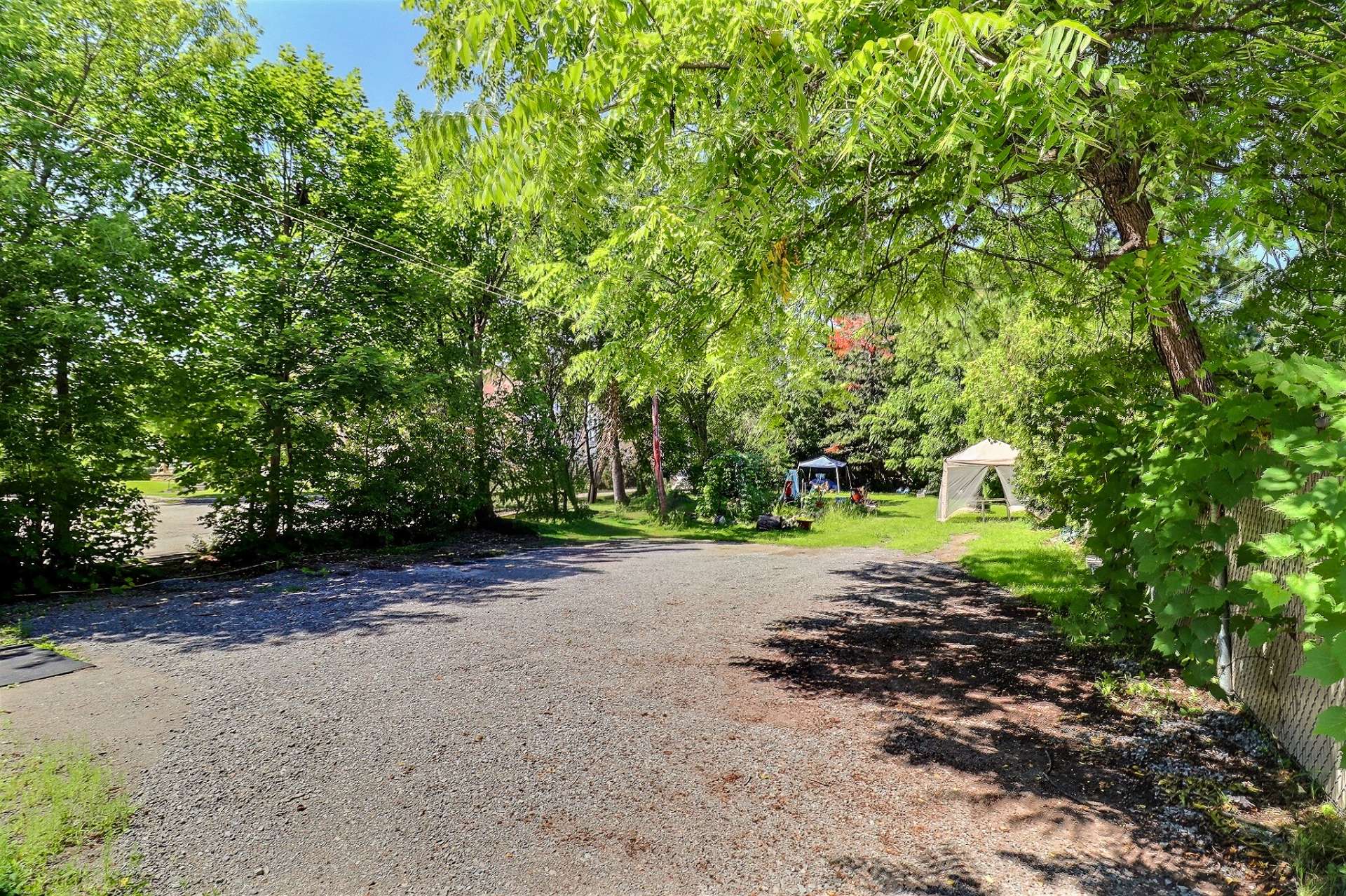 Residential Income in Laval (Laval-des-Rapides) 4