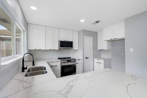 7311 Skylight Ln, Houston, TX, 77095-1305 | Card Image