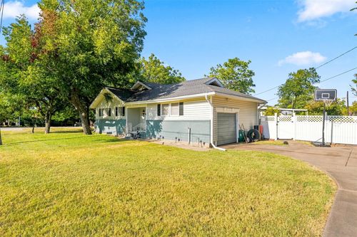 200 N Bordon St, Lorena, TX, 76655-3450 | Card Image