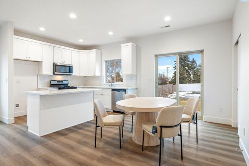 1009 S Underwood Pl, Kennewick, WA, 99337-4004 | Card Image