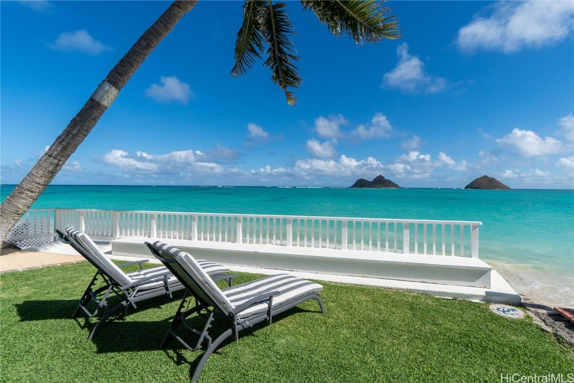Mokulua Dr, Kailua, HI 96734