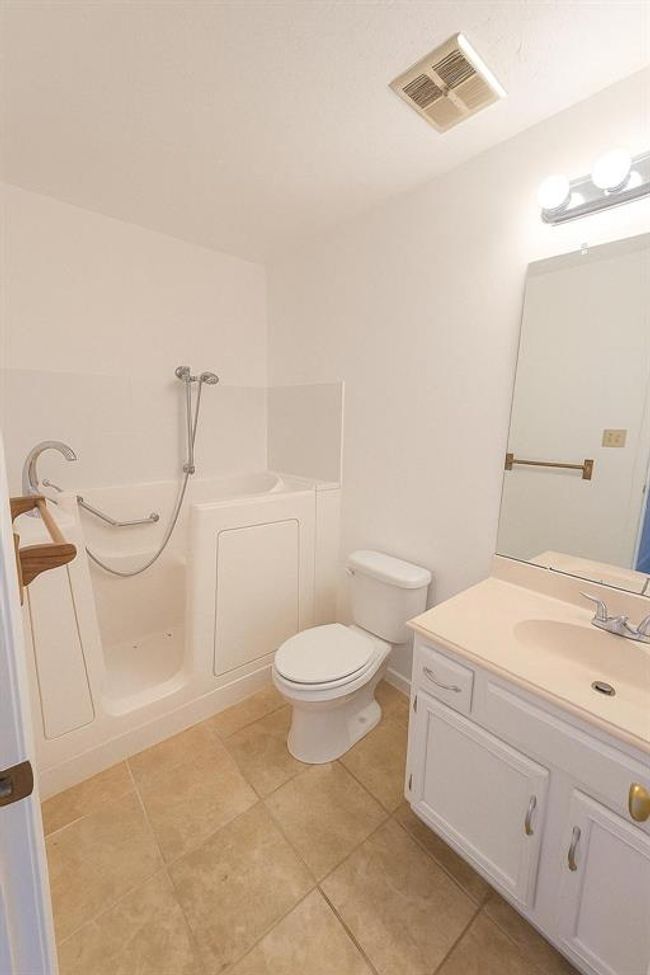 Guest Bathroom | Image 9