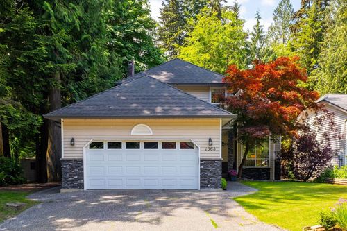 1663 Cascade Crt, North Vancouver, BC, V7G2G1 | Card Image