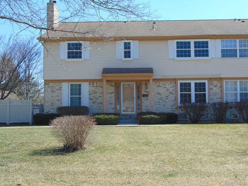 64-21230 W Glen Haven Cir, Northville, MI, 48167-2469 | Card Image