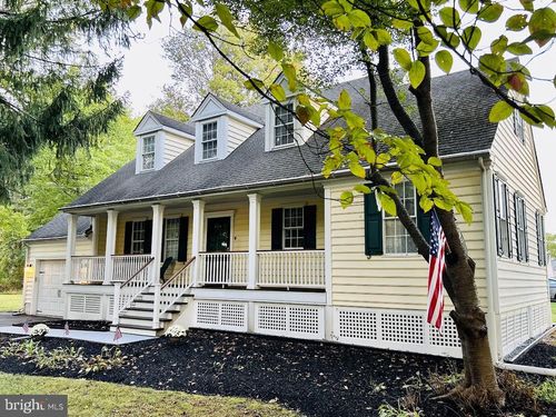 212 Apple St, Levittown, PA, 19057-1122 | Card Image