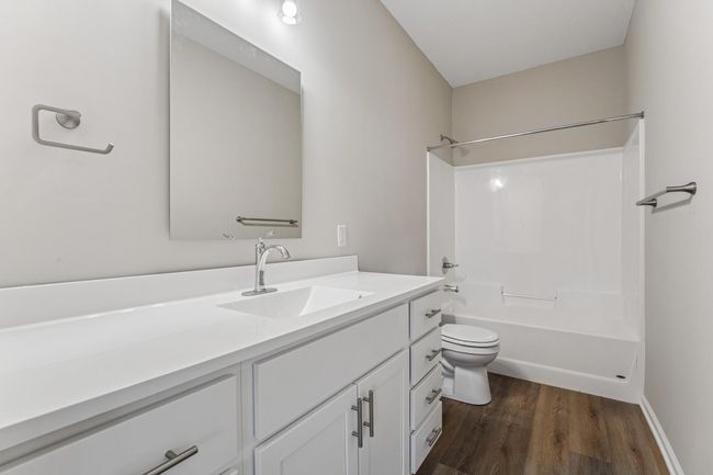 Large bathroom | Image 10