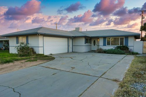 425 Perdew Ave, Ridgecrest, CA, 93555-2516 | Card Image