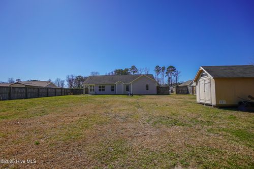 109 Hidden Hollow Dr, Richlands, NC, 28574-6413 | Card Image