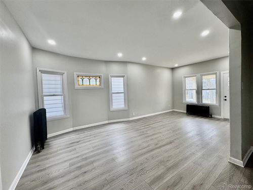 2514 Beals St, Detroit, MI, 48214-1775 | Card Image