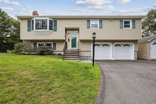 27 Glendale Dr, Danbury, CT, 06811-3202 | Card Image