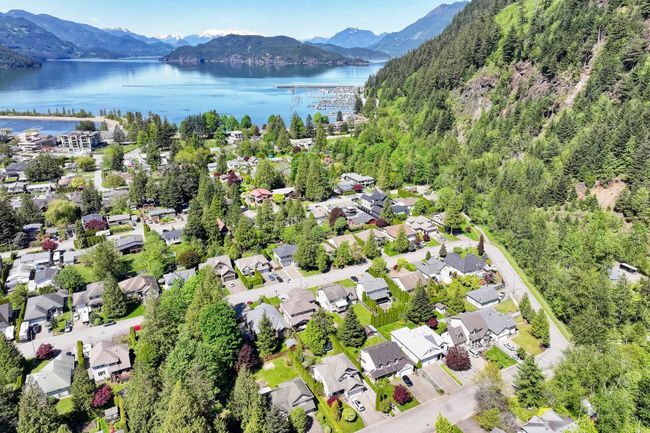 524 Driftwood Avenue, House other with 4 bedrooms, 2 bathrooms and 6 parking in Harrison Hot Springs BC | Image 34