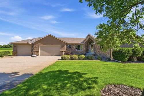 126 57th Ave Ne, Willmar, MN, 56201-8103 | Card Image