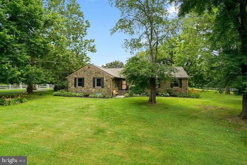 15027 Braddock Rd, CENTREVILLE, VA, 20120-1204 | Card Image