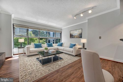 apt-821-777 7th St Nw, WASHINGTON, DC, 20001-5709 | Card Image