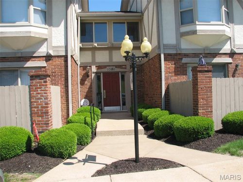 1-1380 Willow Brook Cove Ct, Saint Louis, MO, 63146-4973 | Card Image