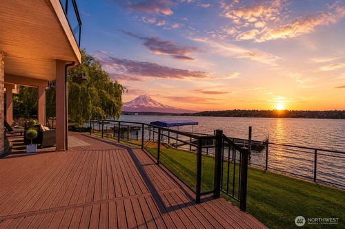 8279 W Mercer Way, Mercer Island, WA, 98040-5630 | Card Image