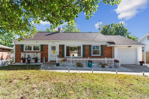 5900 Apple Valley Dr, Affton, MO, 63123-2702 | Card Image