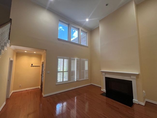 1155 Enclave Sq E, Townhouse with 4 bedrooms, 3 bathrooms and 2 parking in Houston TX | Image 7