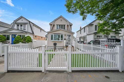 89-78 219th St, Queens Village, NY, 11427-2516 | Card Image
