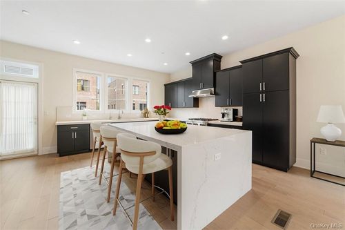 210 Legend Dr, Sleepy Hollow, NY, 10591-3498 | Card Image