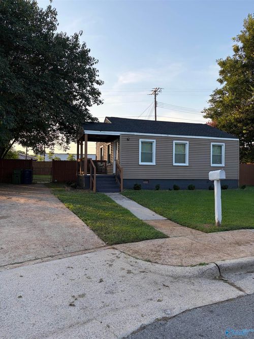 2208 Hammonds Cir Nw, Huntsville, AL, 35816-3318 | Card Image