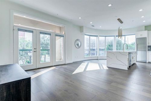 apt-112-300 St Joseph Pkwy, Houston, TX, 77002-8609 | Card Image