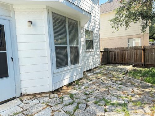 8111 Broken Branch Dr, Round Rock, TX, 78681-3553 | Card Image