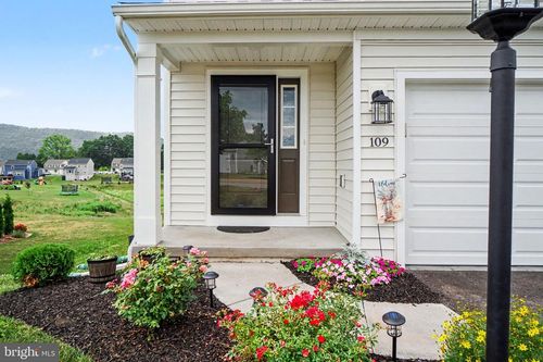 109 Weston Cir, DUNCANNON, PA, 17020-9648 | Card Image