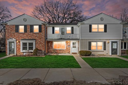 4958 W Colonial Ct, Greenfield, WI, 53220-2011 | Card Image