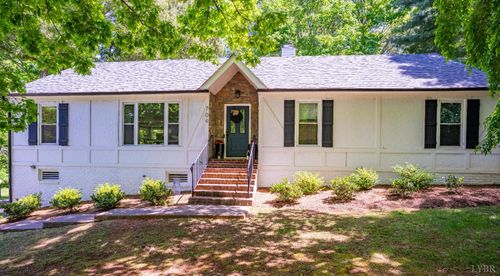 704 Lake Vista Dr, Forest, VA, 24551-1912 | Card Image